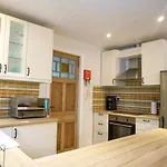 Orchard House - Town Centre Holiday home