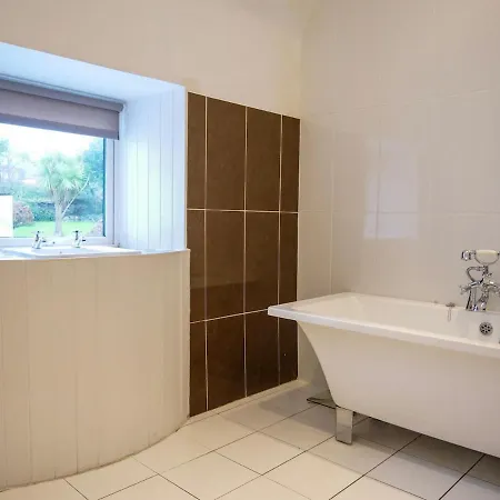 Orchard House - Town Centre Holiday home