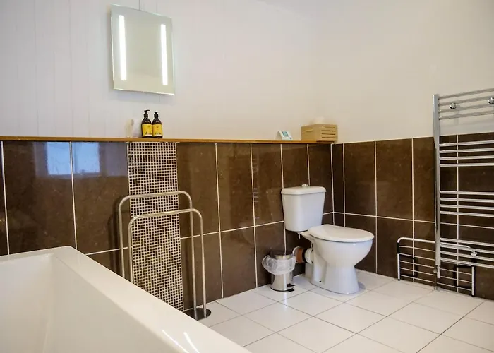 Orchard House - Town Centre *